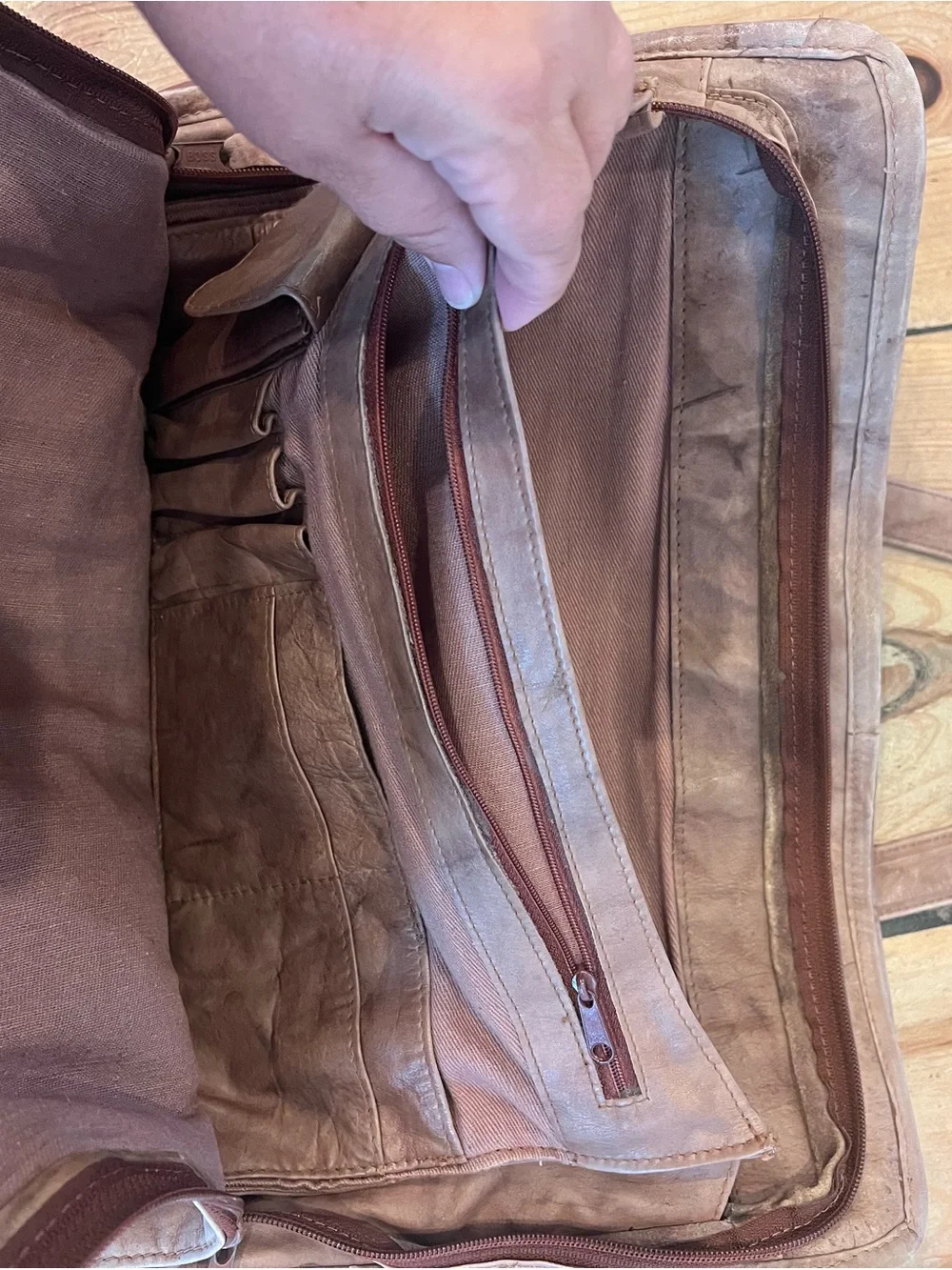 Vintage Super Soft Wilsons Patina Brown Leather Laptop Messenger Bag